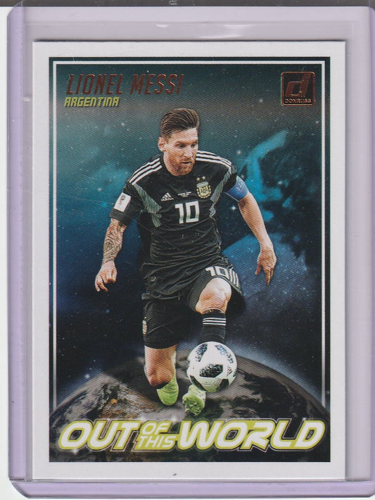 2018-19 Panini Donruss Soccer - Lionel Messi 'Out of this World'